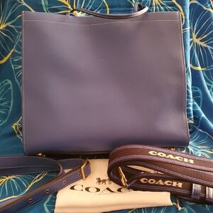 Coach Blue Fin Cashin Carry 32